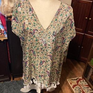 Subtle Luxury 100% silk vneck blouse size M/L